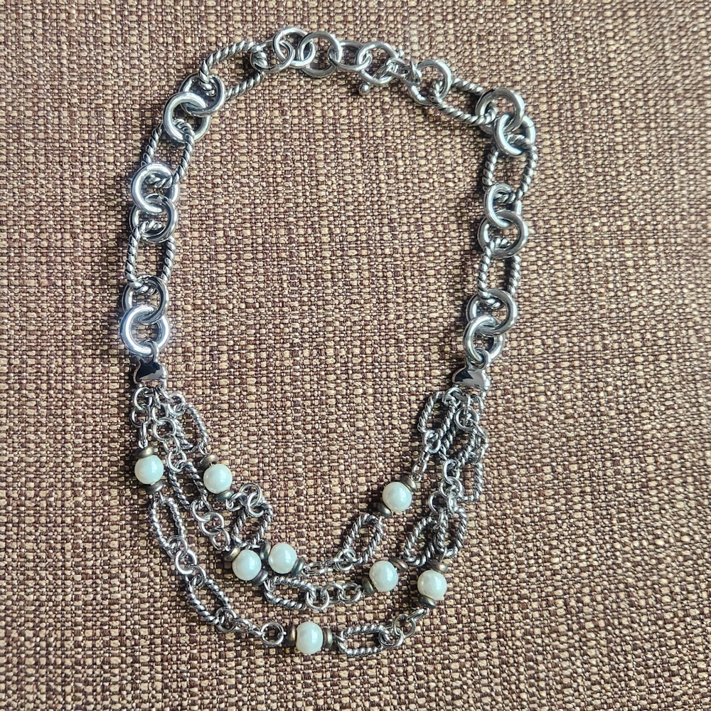 Beautiful Silver/Faux Pearl Necklace